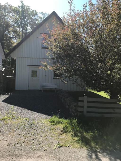 Eget Hus I Trollbaecken, Kanoter Ingar. *