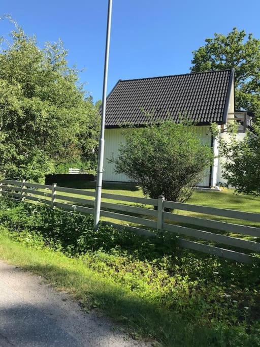 Eget Hus I Trollbaecken, Kanoter Ingar. *